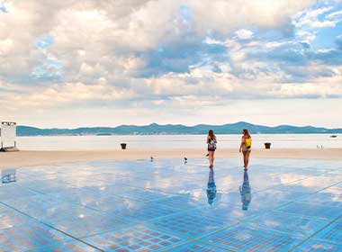 travellers walking over the solar panelled sun salutation in Zadar