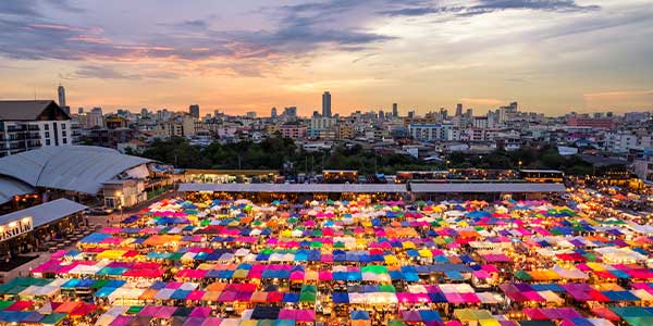 Holiday tours visit many markets and stall for tourist to experieicne the food and culture in Thailand