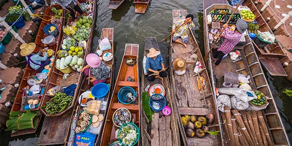 What is the cost of food and drink in Vietna when on holiday or a group tour