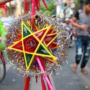 Mid-autumn festival also known as the Harvest Festival host street entertainers, food stalls and cultural exhibits