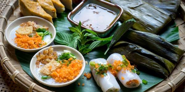 What is the cost of food and drink in Vietna when on holiday or a group tour