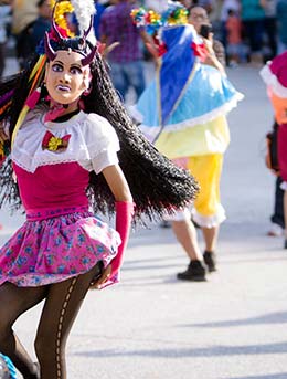 people dancing in the street wearing costumes for festival de mexico