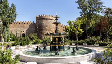 Philharmonic Fountain Park near the Old City in Baku, Azerbaijan._749387095.jpg