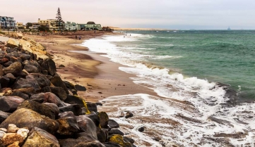 Waves and the coastline of Swakopmund German colonial town, Namibia_628137617.jpg